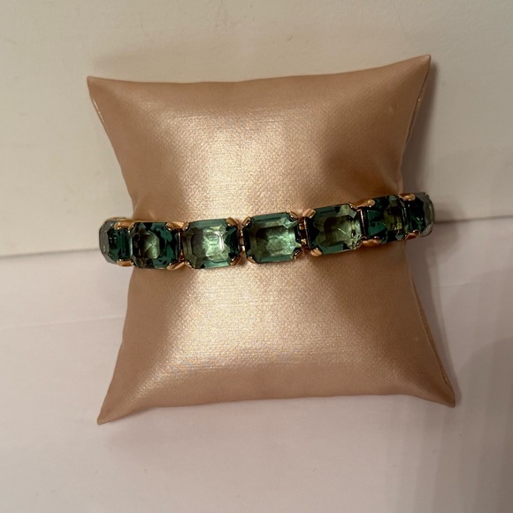 Monet Jewelry - MONET BRACELET GREEN FACETED GLASS GOLD TONE SETTING 7.5” STUNNING